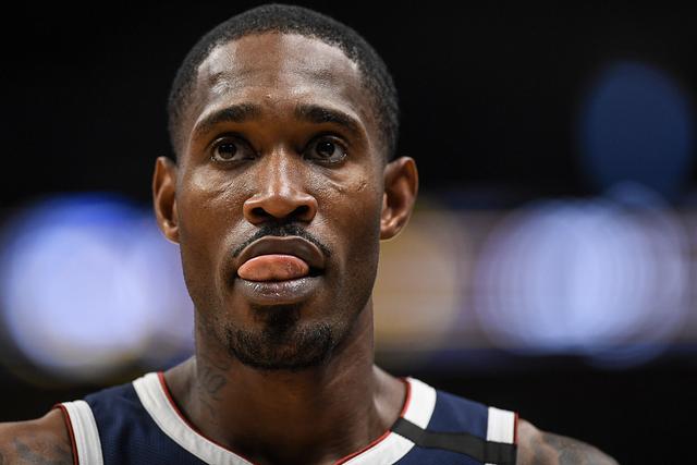 詹姆斯父子同台合砍19分 湖人季前赛不敌太阳