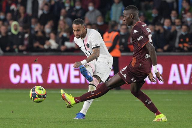 詹姆斯31+10库里38分里夫斯绝杀 湖人险胜勇士